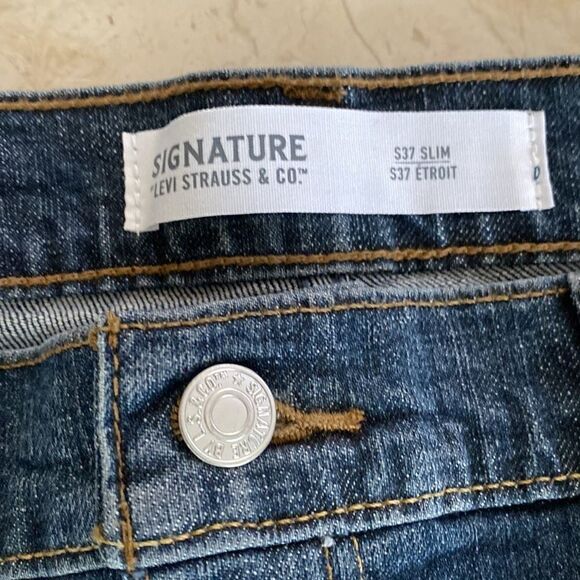 Signature by Levi Strauss & Co.™ Men's S37 Straight Fit Dark Denim Jeans - Picture 6 of 8